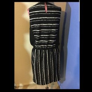 Vince Camuto Dresses - Vince Camuto Black White Striped Waist Vince Camuto Dresses - Vince Camuto Black White Striped Waist